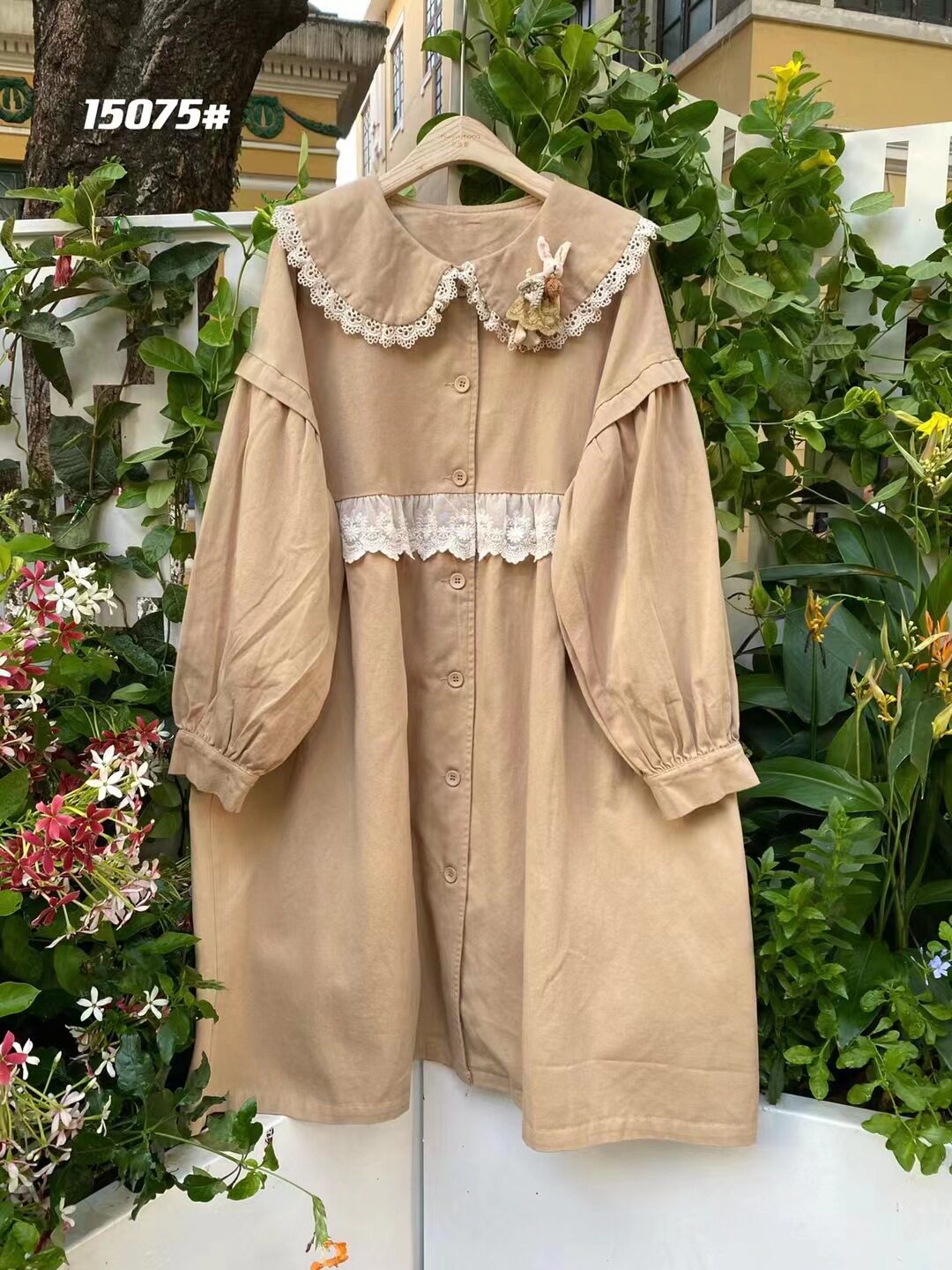 22秋季新款女娃娃领长袖前开扣连衣裙外套森系花边拼接风衣外套