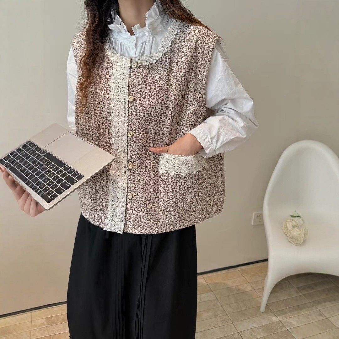 森系圆领蕾丝花边拼接碎花加棉马甲宽松小香风高级感叠穿保暖马夹