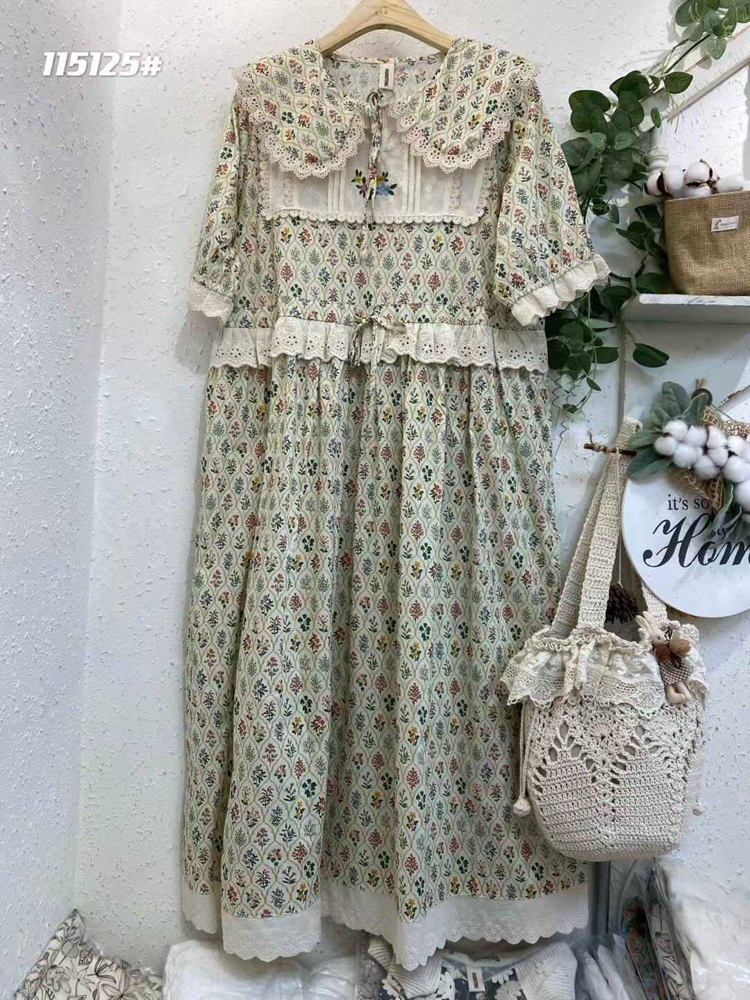 薄款碎花短袖连衣裙减龄娃娃领
