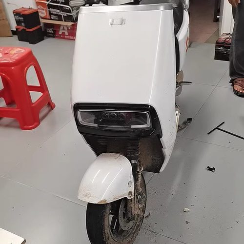 老百姓B02-10电动车外壳新蕾DN70新国标B09电瓶车前围泥板雅迪欧