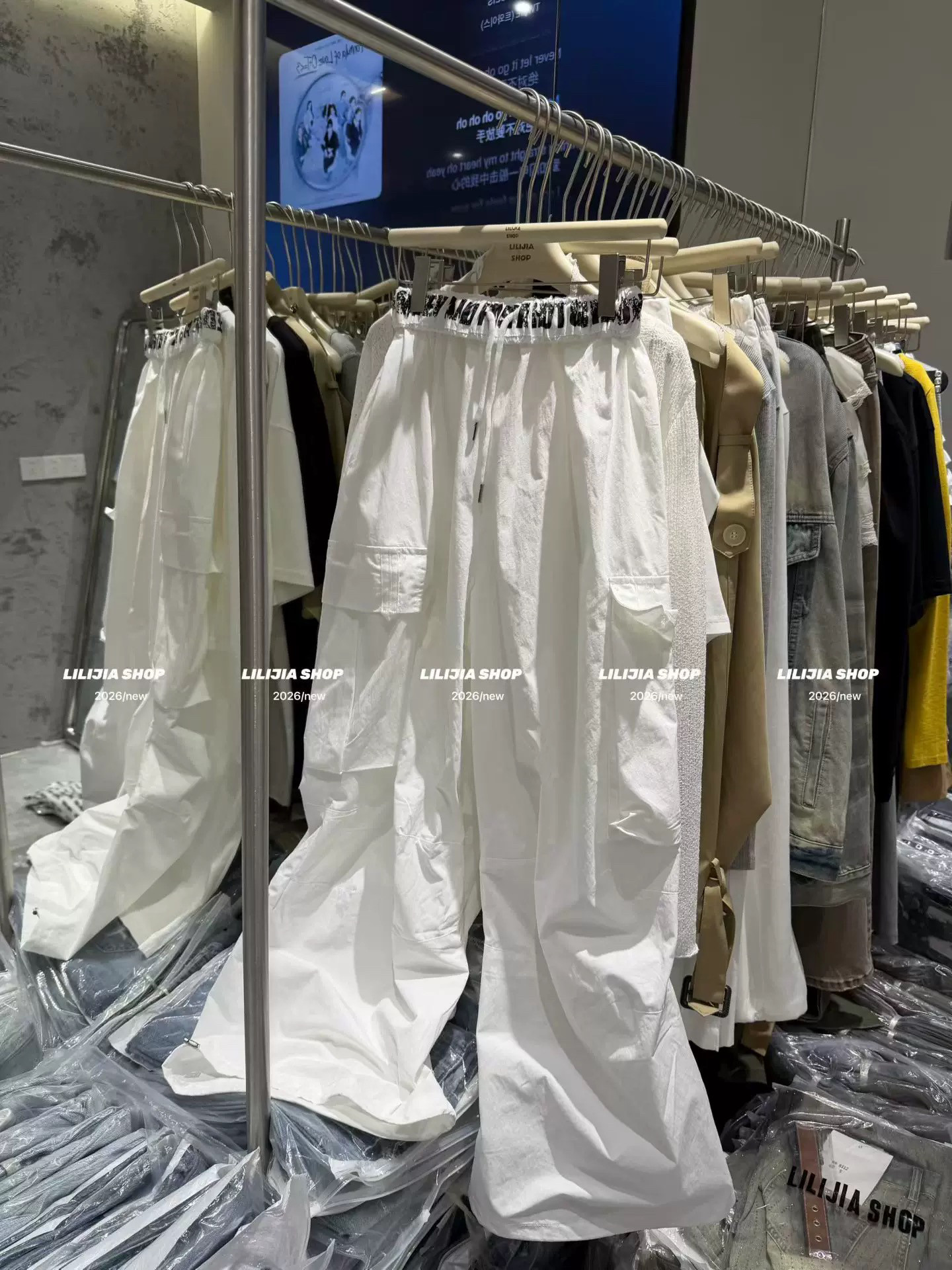 韩国东大门2026新款时尚百搭显瘦松紧腰抽绳工装风直筒阔腿休闲裤