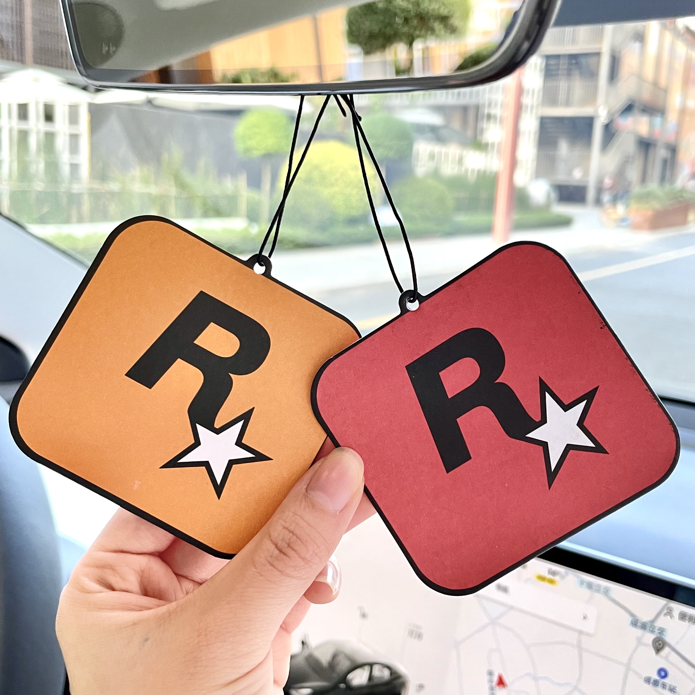 网红宇航员r星汽车香片车载车内扩香香薰挂件卡通挂饰香水除异味