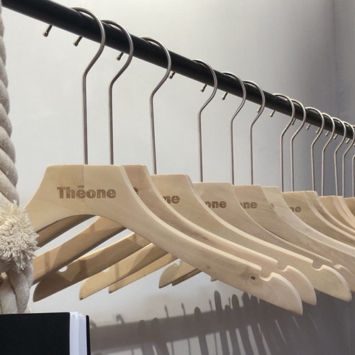 无漆实木服装店衣架童装女装环保原木色木头衣挂家用衣服裤夹刻字 - 封面