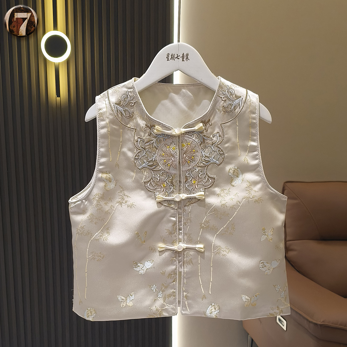 女童短款小马甲外穿2025春秋新款洋气女宝宝中国风女童新中式背心