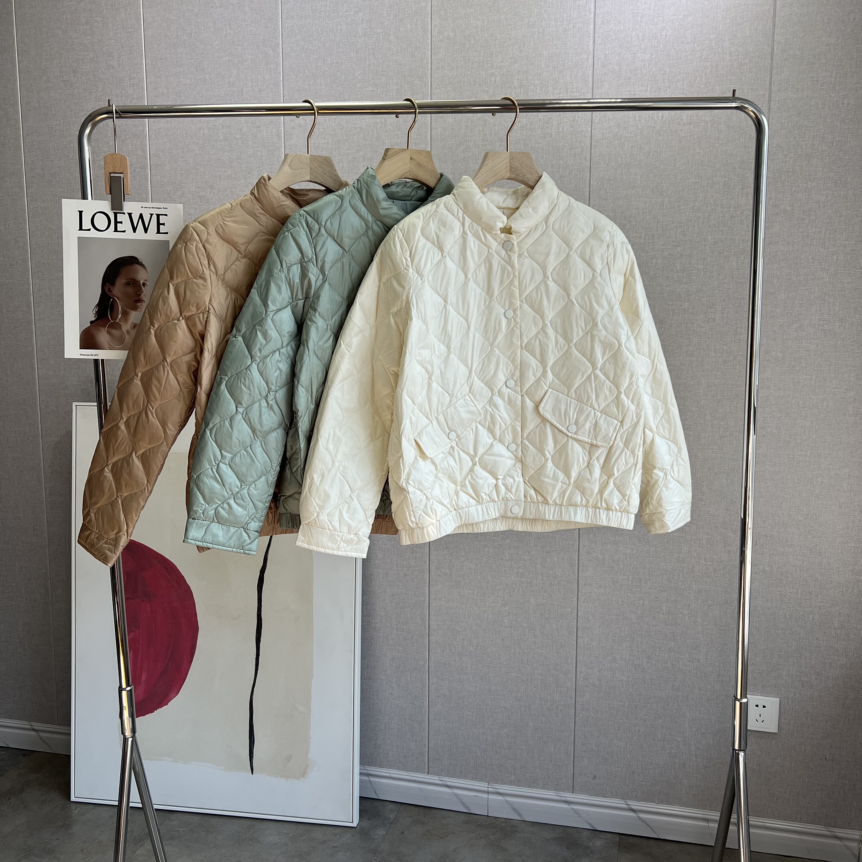 轻薄羽绒服女短款2025年冬季新款时尚洋气爆款白鸭绒小款外套