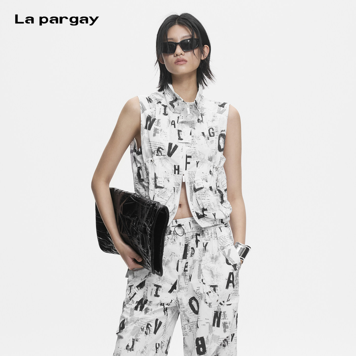 Lapargay 高街风无袖马甲 黑白满印 个性拉链短外套 L78201409V