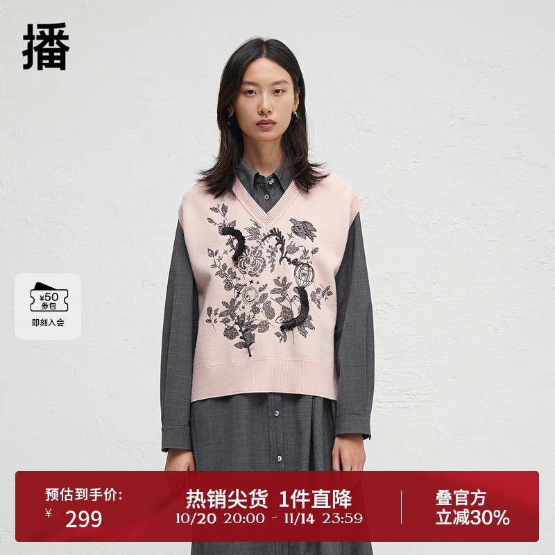 多种刺绣叠加,局部立体装饰