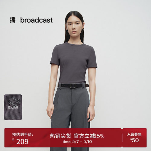 立体微缩圆口，直筒袖线条简练