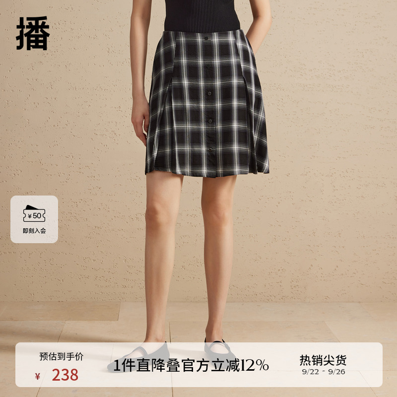 侧边斜插口袋，褶皱松紧后腰部