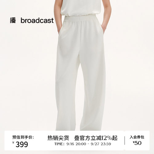 裤管宽松舒适，三层打揽压褶
