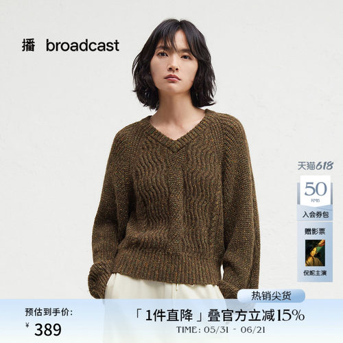 时尚V领修饰脖颈，袖口罗纹针织