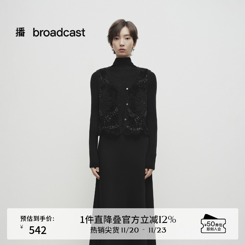 镂空针织V领拉长脖颈线条