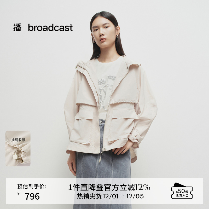 工装风连帽领，袖口可调节扣袢装饰