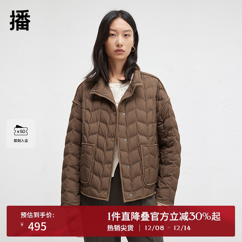 温暖舒适半高领，圆角方形大容量口袋