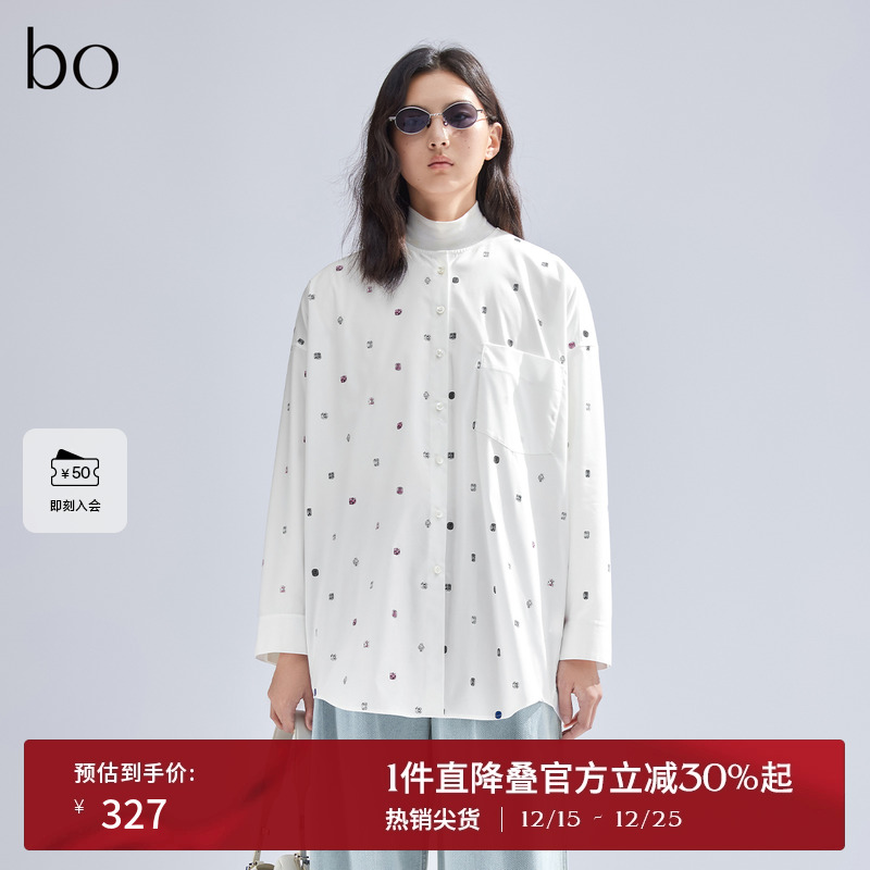 优雅简约圆领，光泽感贝壳扣