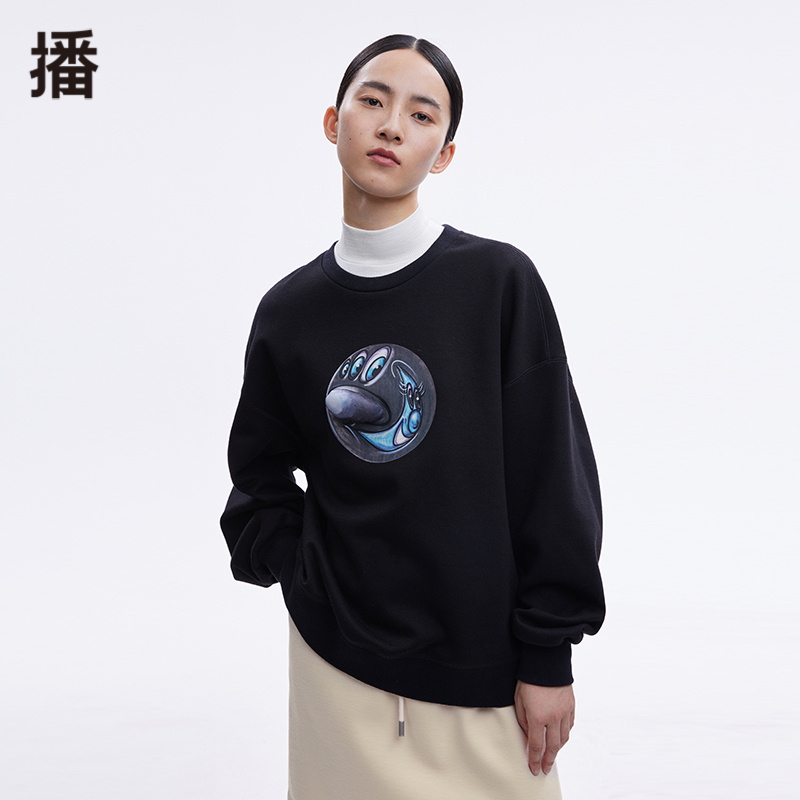 播2022秋冬显瘦修身款简约减龄动物图案圆领落肩卫衣女BDP4VD1571