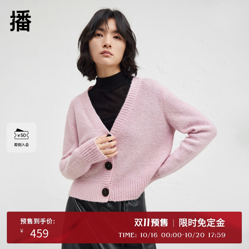 罗纹袖口平整舒适，复古质感圆扣