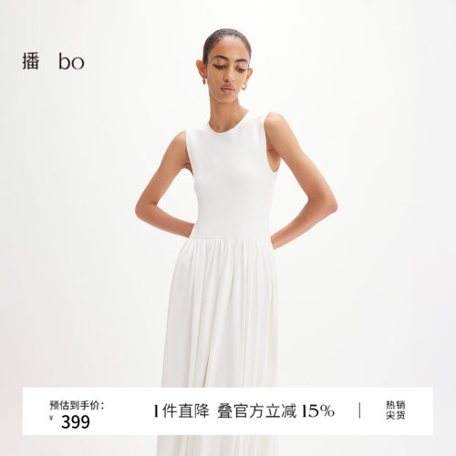 立体坑纹圆领