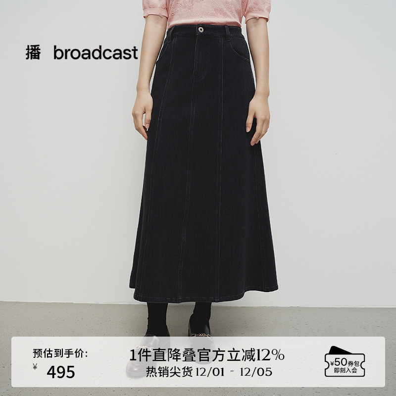 后中开衩，弧形下摆