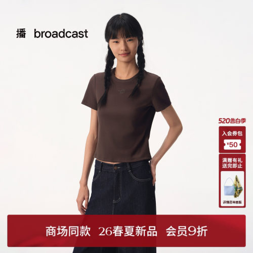 罗纹圆领 刺绣装饰