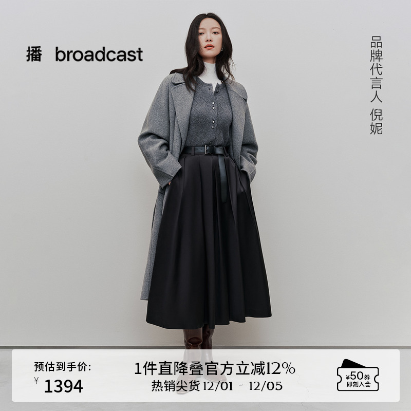 时髦有型西装领，腰间系带收腰