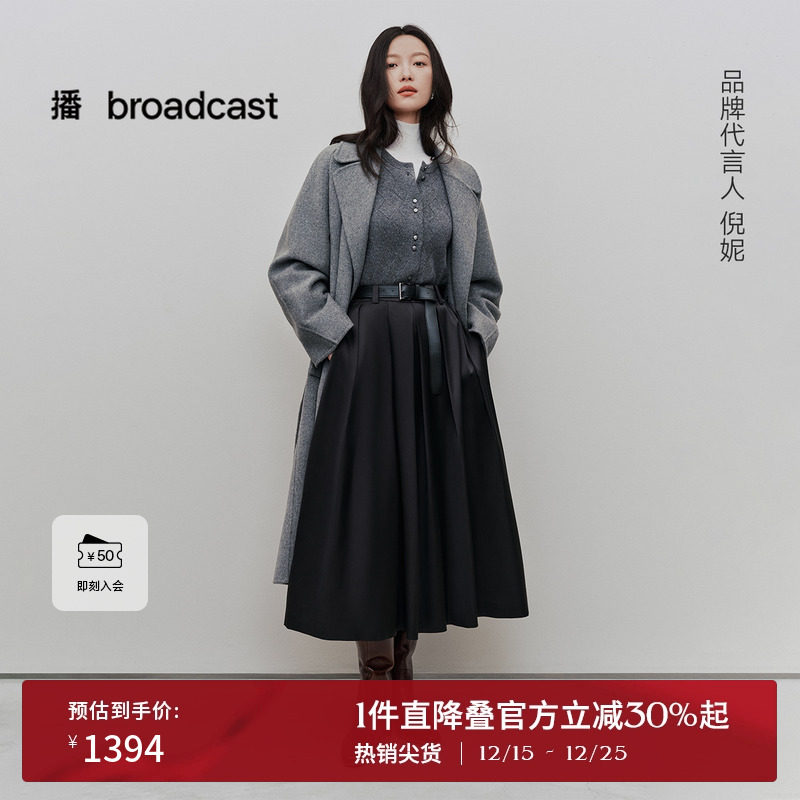 时髦有型西装领，腰间系带收腰