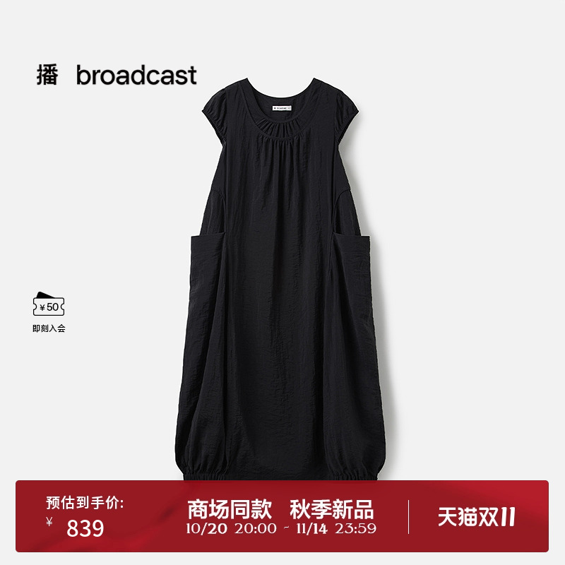 舒适圆领连衣裙