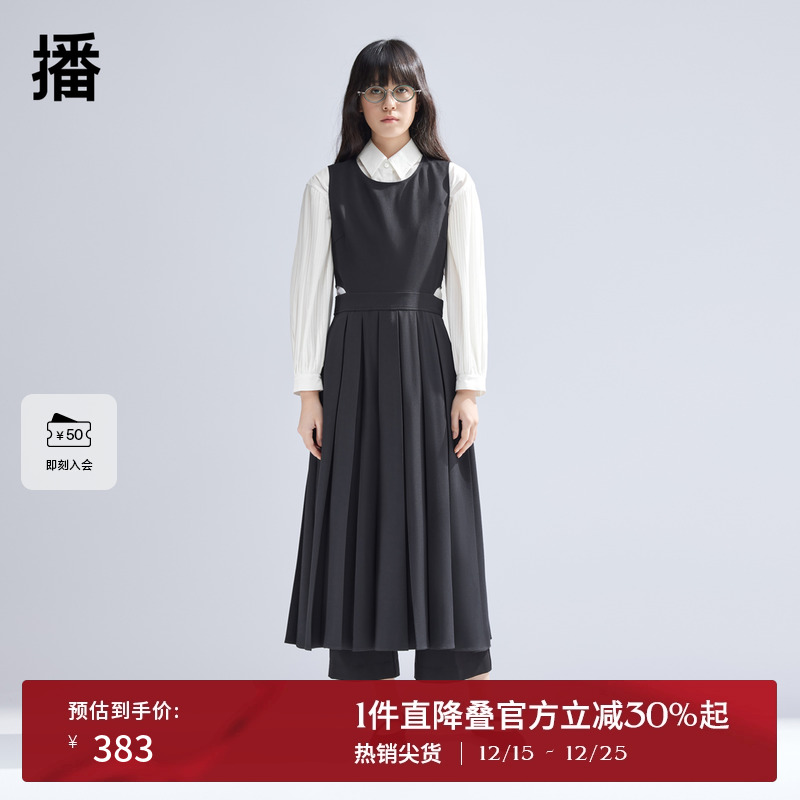 镂空露腰设计，灵动百褶下摆