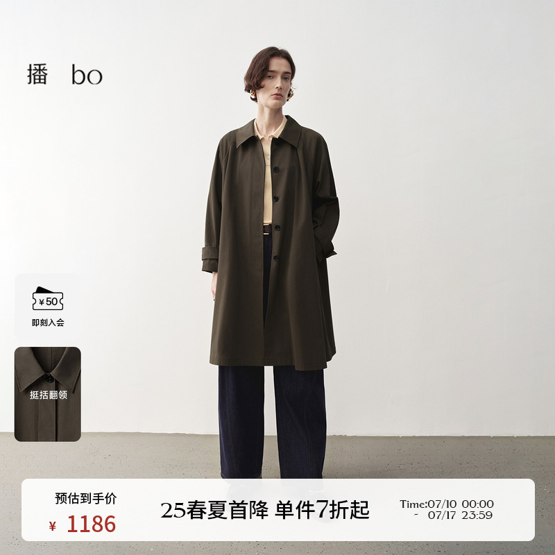 袖口可调节扣袢装饰，赋予穿搭自由与随性