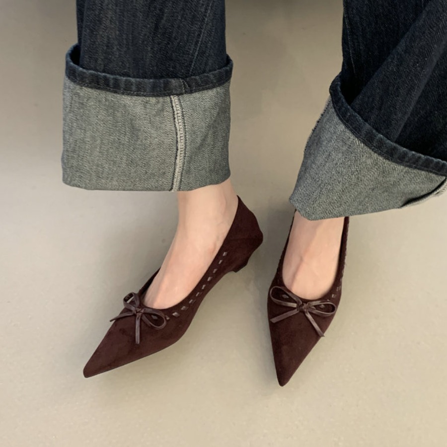 浅口复古尖头单鞋金属扣