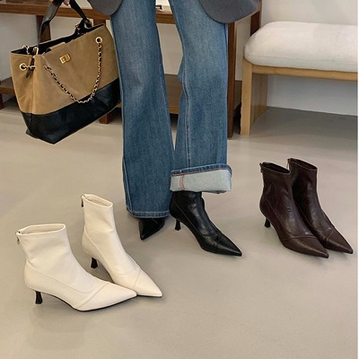 浅口复古尖头单鞋金属扣