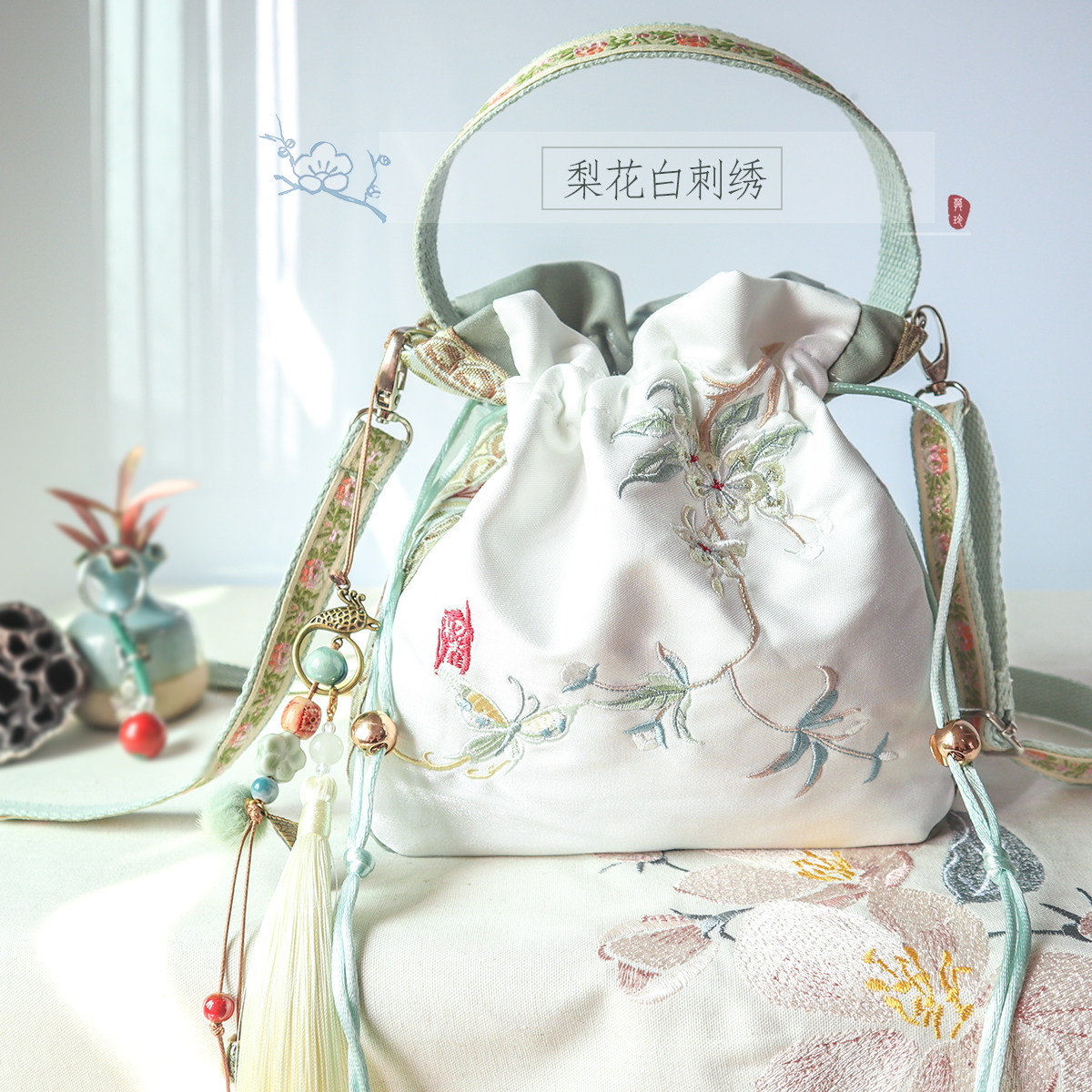 新品斜挎小束口包古风汉服刺绣流苏手提抽绳手机包国风仙女小荷包