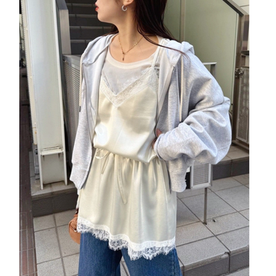 CP2026春夏 叠搭B备睫毛蕾丝边V领系腰带吊带小衫