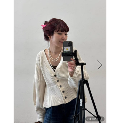 JS2025冬季 叠色收腰排扣V领针织开衫