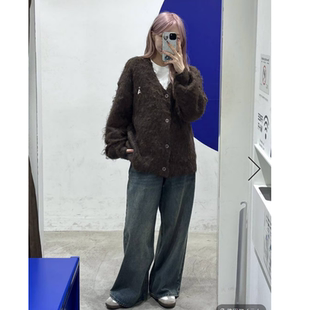 AL2025冬季 简约男女同款字母刺绣V领拉毛开衫