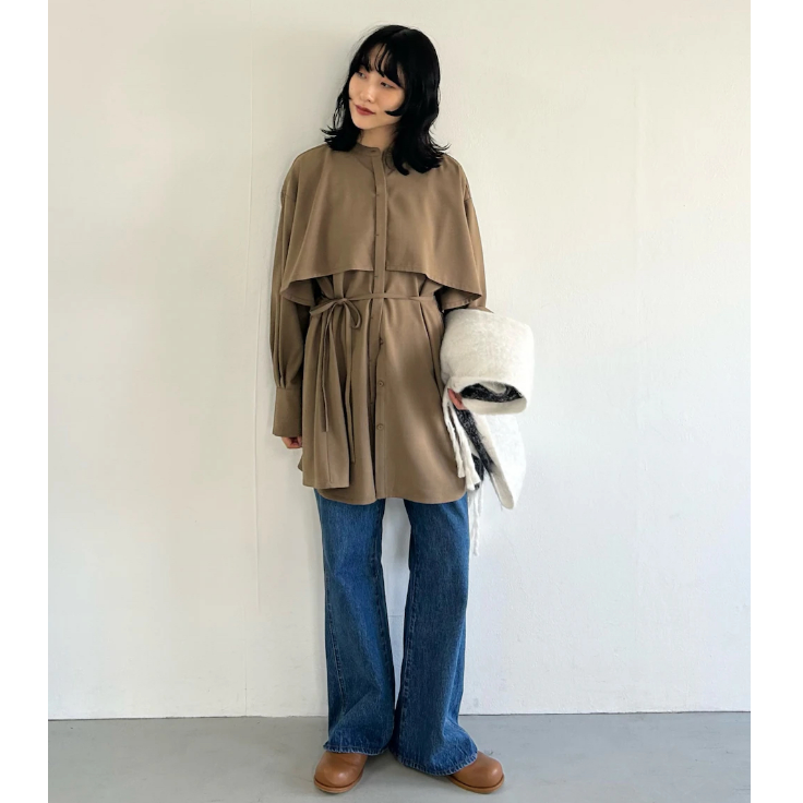 K*F2025冬季 份量感系腰带中长款斗篷式设计衬衫