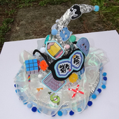 扮数学帽子 废旧利用环保彩色成品装 纸板箱创意美术手工 变废为宝