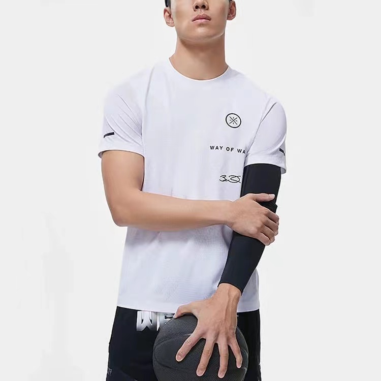 李宁韦德健身系列男子反光抗菌排湿速干短袖T恤 1