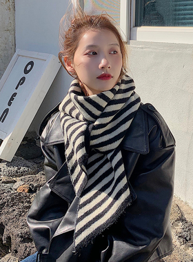 【by korea】专柜款柔软条纹围巾简约chic黑白保暖秋冬仿羊绒围脖