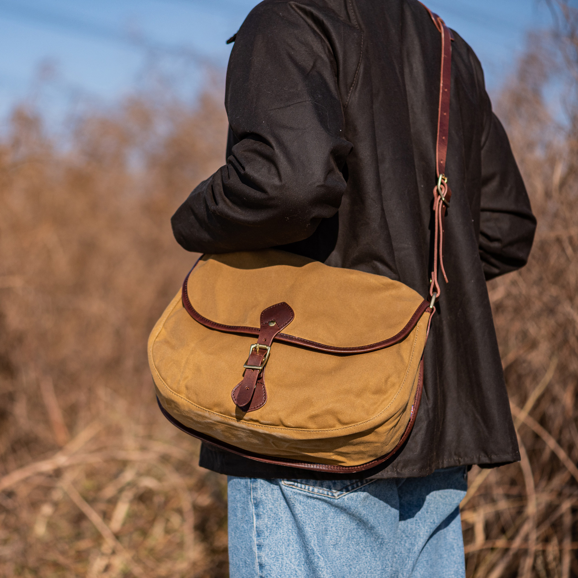 美式复古咔叽休闲电脑真皮牛皮邮差油蜡防水泼帆布青年情侣斜挎包
