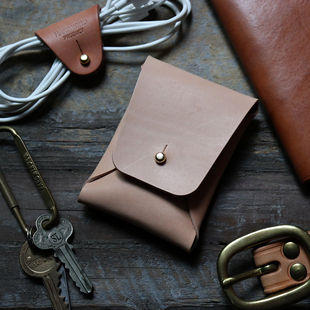 简约设计真皮牛皮植鞣革纯色商务竖款 holder 搭扣卡包card