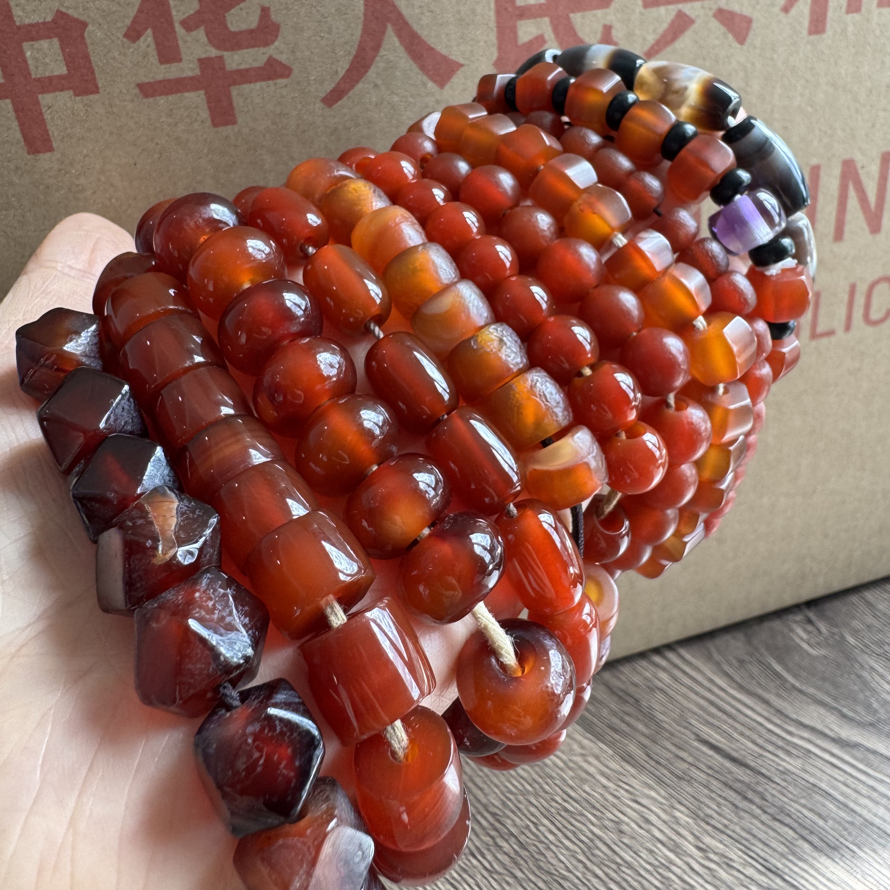 库存几十年天然红玛瑙圆珠桶珠手