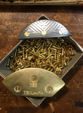 一番修 文涛 · 鞋底耐磨铁安装文师傅lulu铁片工匠皮底打铁装铁.