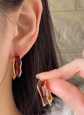 GROW UP小众不规则线条C形耳环复古高级感显白酒红色珐琅耳圈新款