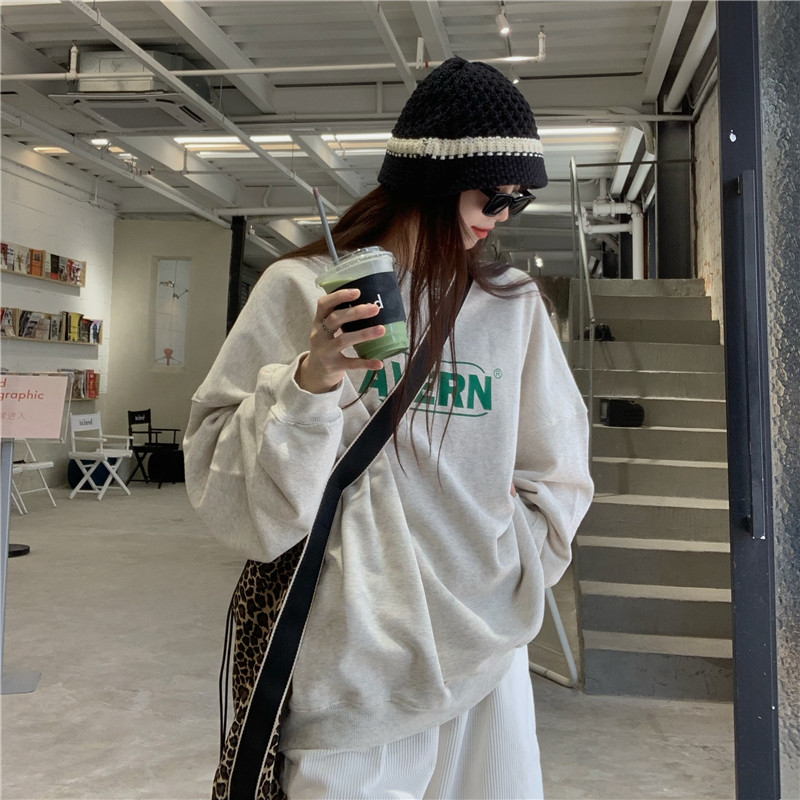 Real price Korean Green letter loose large Pullover Sweater + corduroy wide leg shorts