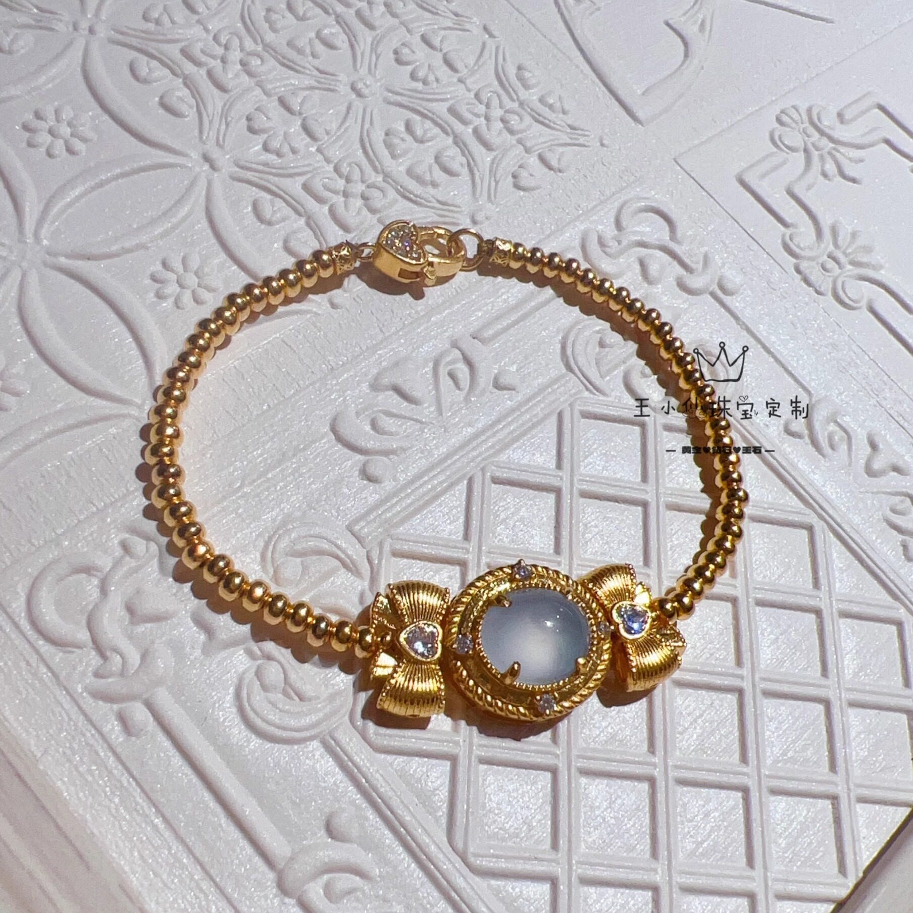 足金999手工古法金莫桑石爱心蝴蝶结天然缅甸翡翠A白冰算盘珠手链