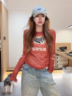 2026美式 辣妹街头显瘦设计感上衣 复古运动风数字印花宽松百搭长袖