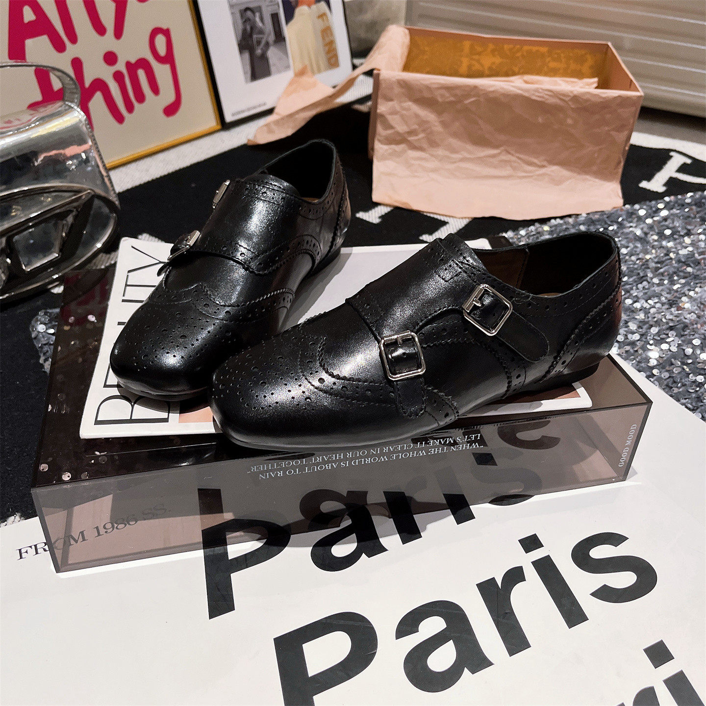 一脚蹬英伦风布洛克平底女鞋