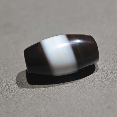 10MM西藏老一线药师玛瑙桶珠