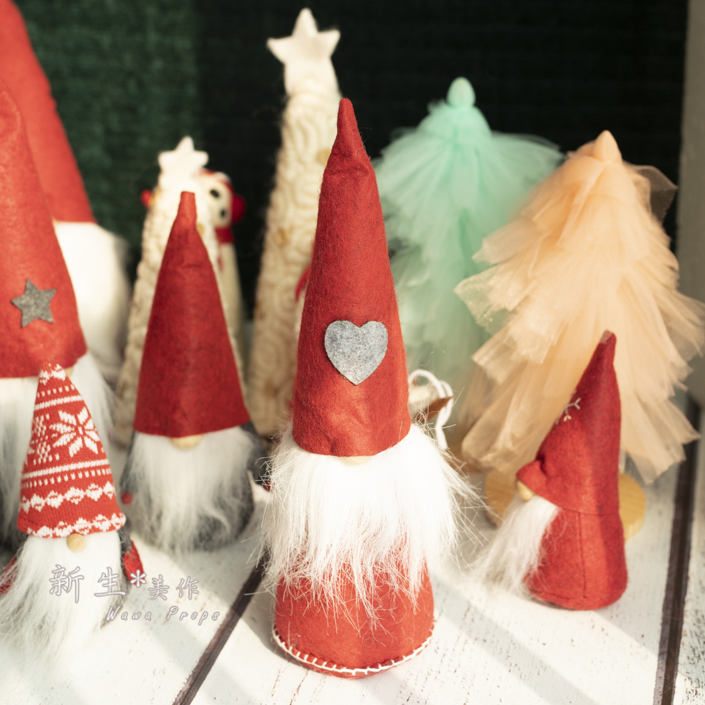 可爱尖帽圣诞老人节日装饰摆件